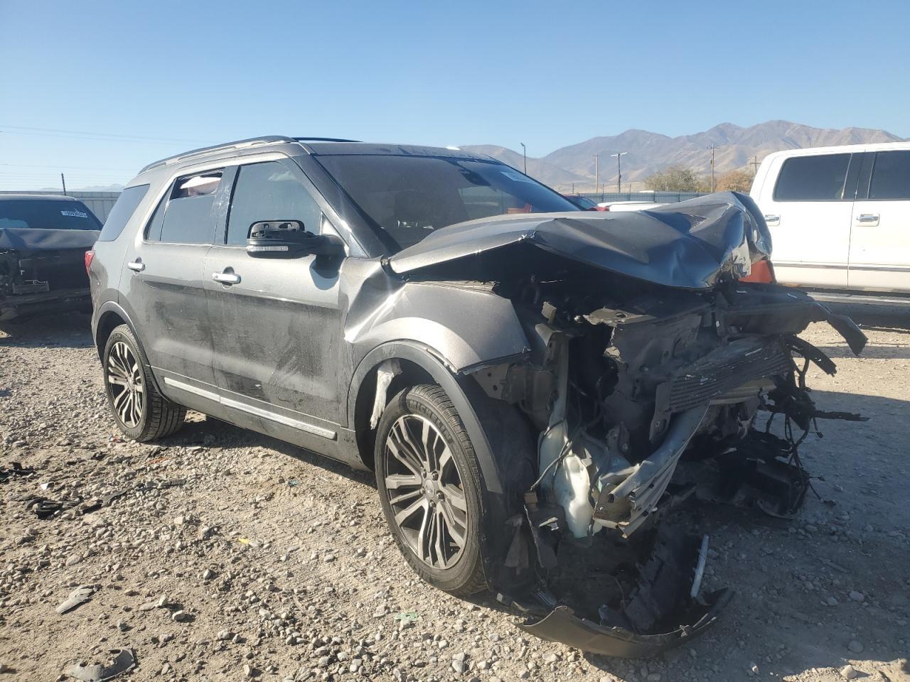 2016 Ford Explorer Platinum - Image 4