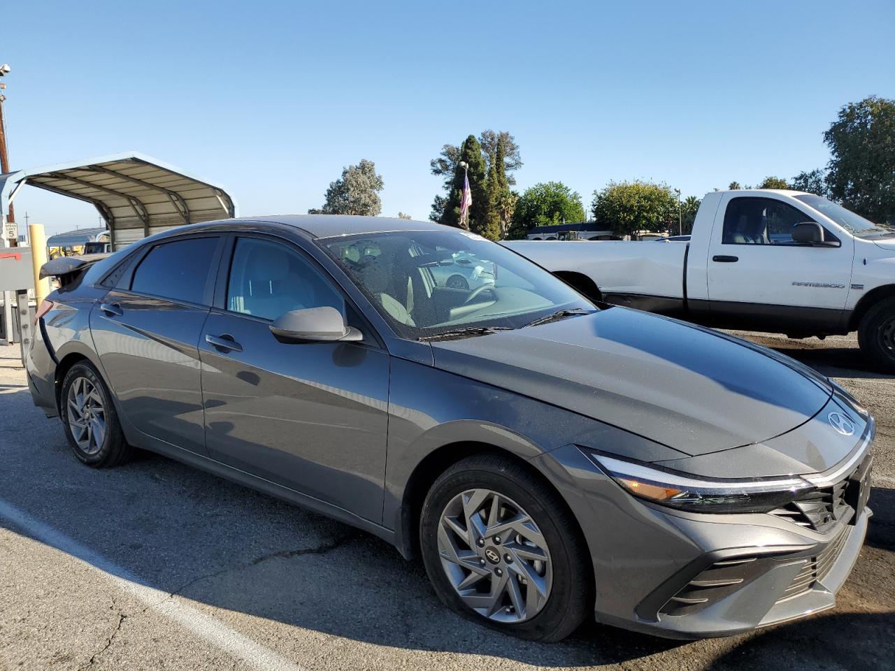 2025 Hyundai Elantra Blue - Image 4