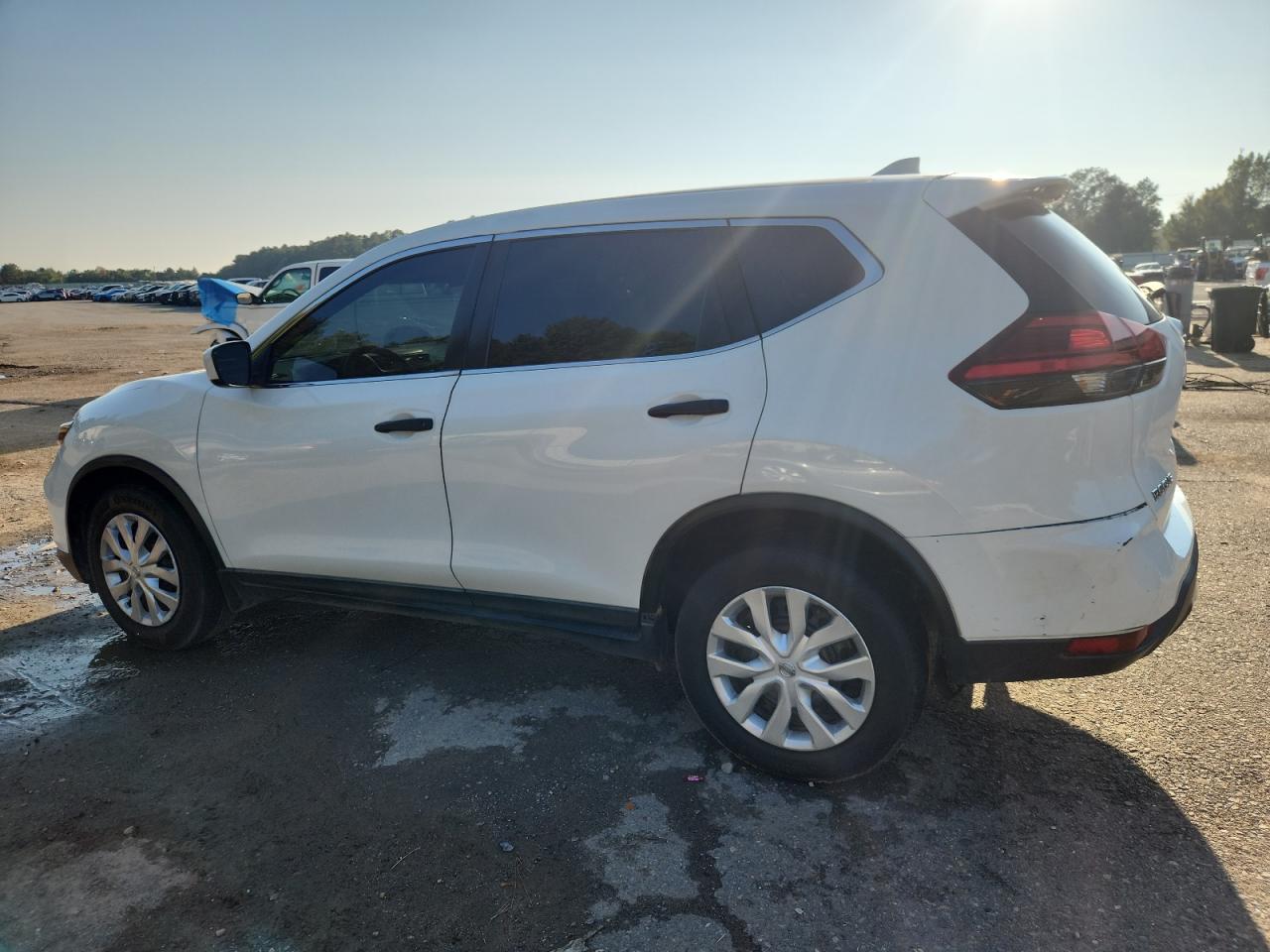 2017 Nissan Rogue S - Фото 2