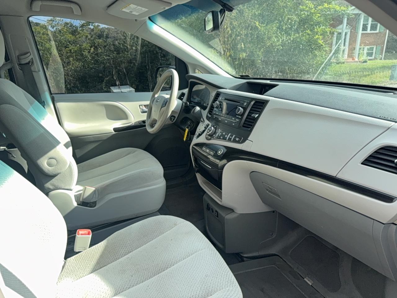 2013 Toyota Sienna Le - Фото 5