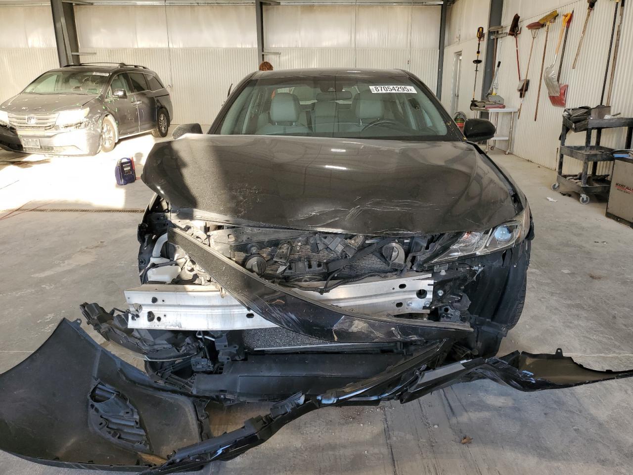 2020 Toyota Camry Se - Фото 5