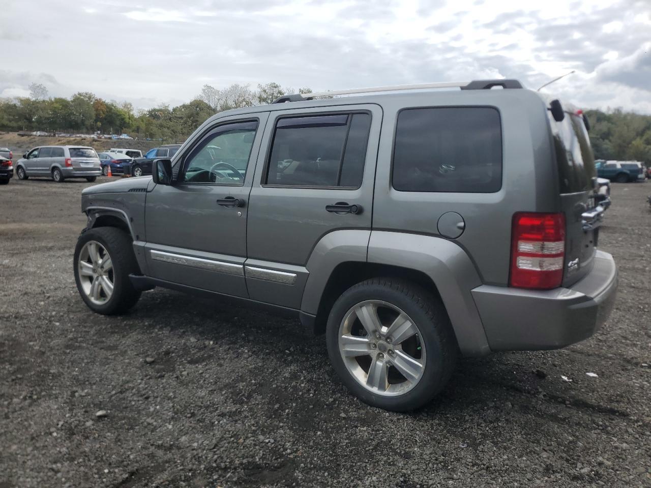 2012 Jeep Liberty Jet - Фото 2