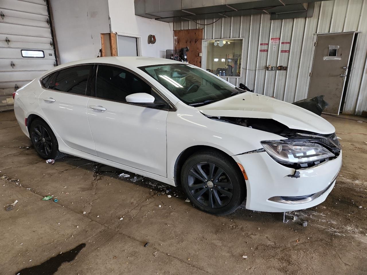 2016 Chrysler 200 Limited - Фото 4