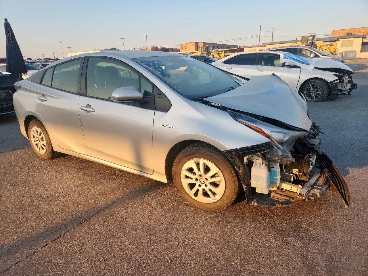2017 Toyota Prius Two - Фото 4