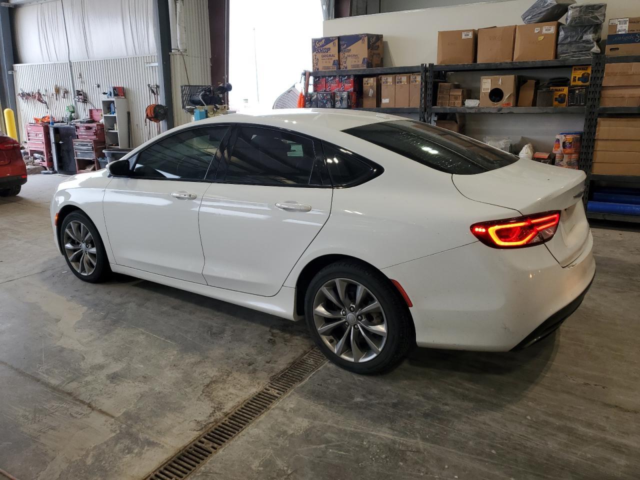 2015 Chrysler 200 S - Фото 2