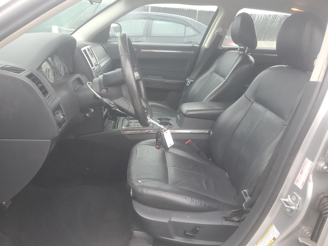 2010 Chrysler 300 Touring - Фото 7