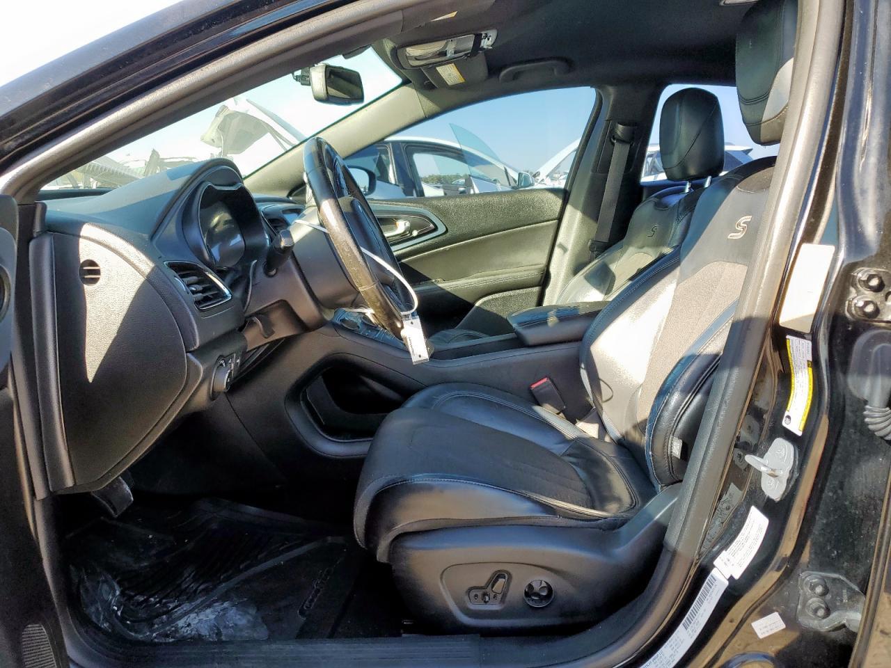 2015 Chrysler 200 S - Фото 7