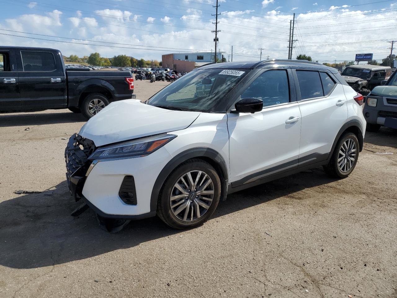 2023 Nissan Kicks Sr