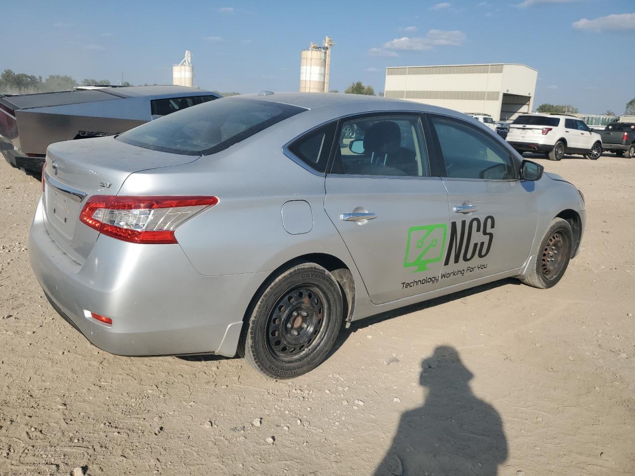 2015 Niss Sentra S - Фото 3