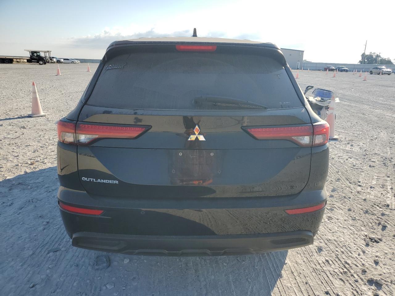 2022 Mitsubishi Outlander Es - Image 6