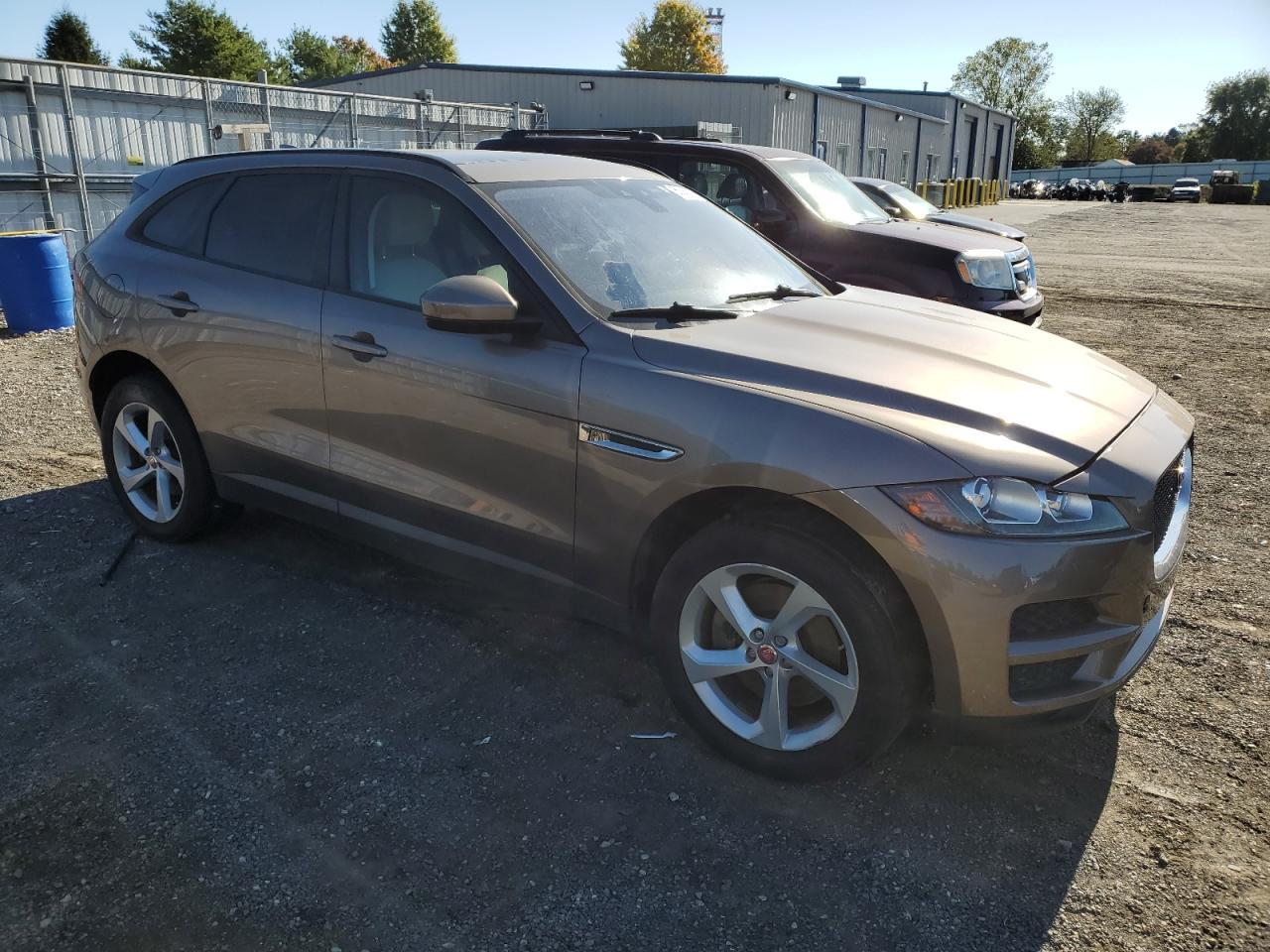2017 Jaguar F-Pace Premium - Image 4