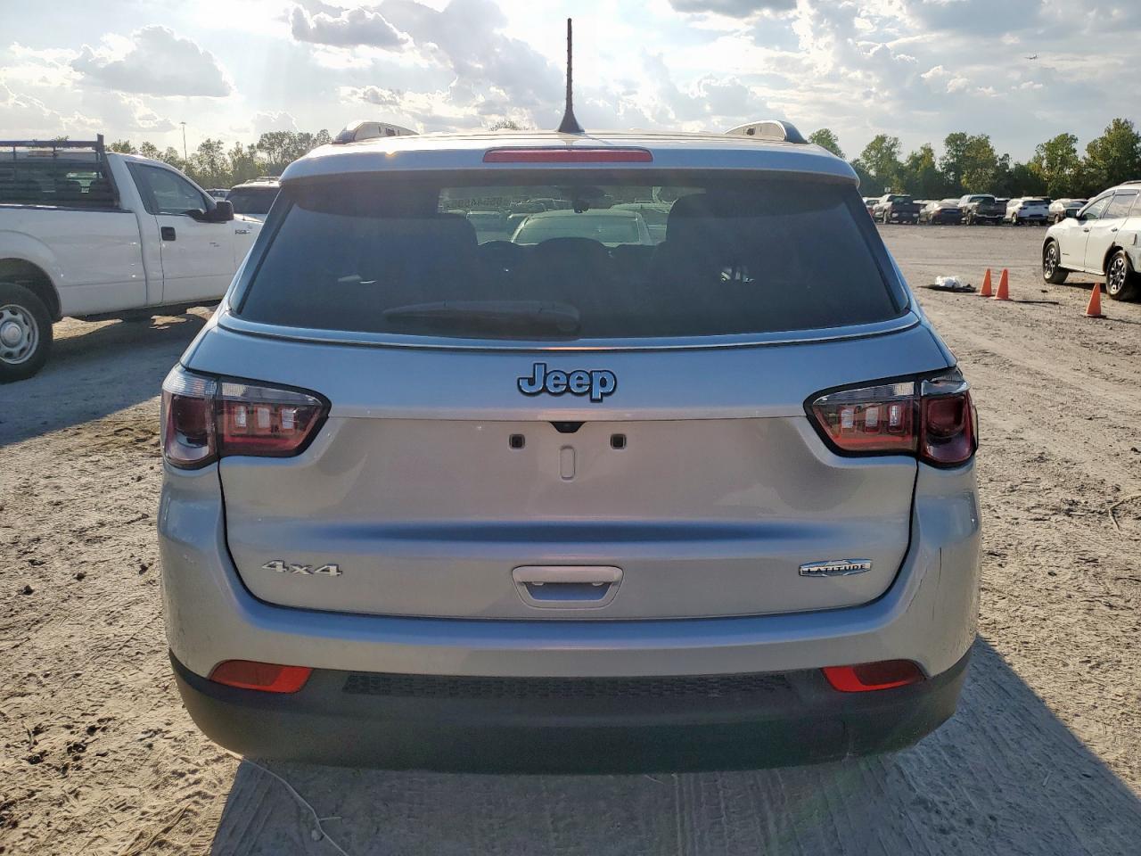 2025 Jeep Compass Latitude - Фото 6