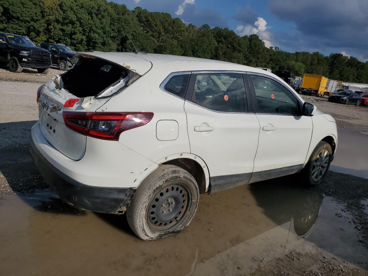 2021 Nissan Rogue Sport S - Image 3