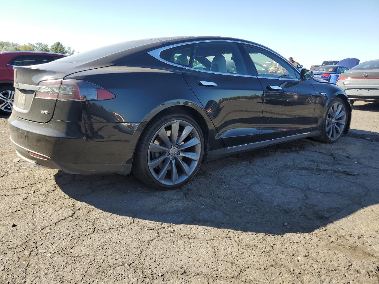 2015 Tesla Model S 85D - Фото 3