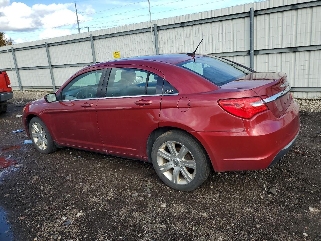 2012 Chrysler 200 Touring - Фото 2