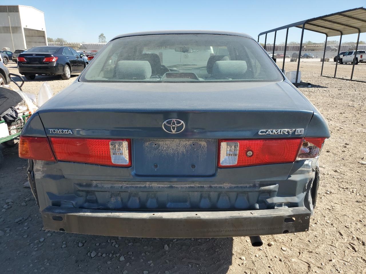 2001 Toyota Camry Ce - Фото 6
