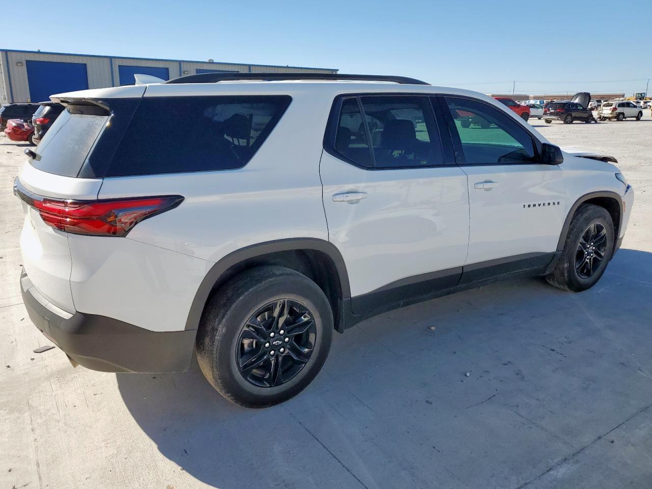 2022 Chevrolet Traverse Ls - Фото 3
