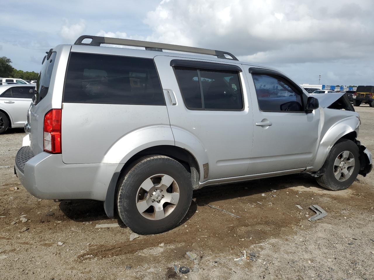 2011 Nissan Pathfinder S - Фото 3