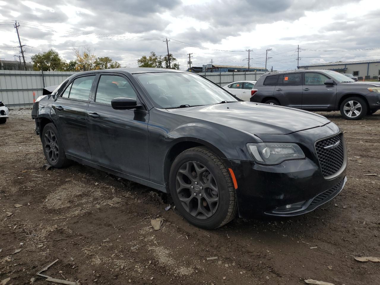 2019 Chrysler 300 S - Фото 4