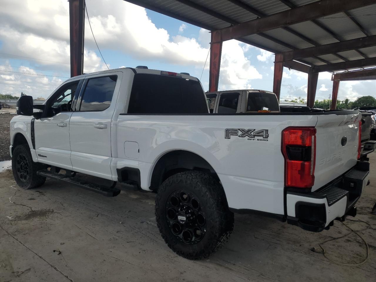 2023 Ford F250 Super Duty - Фото 2