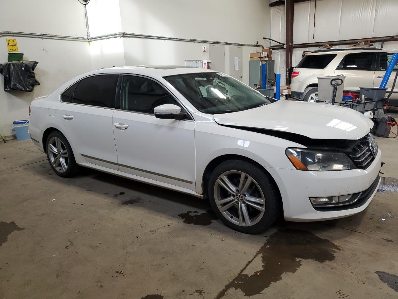 2013 Volkswagen Passat Sel - Фото 4