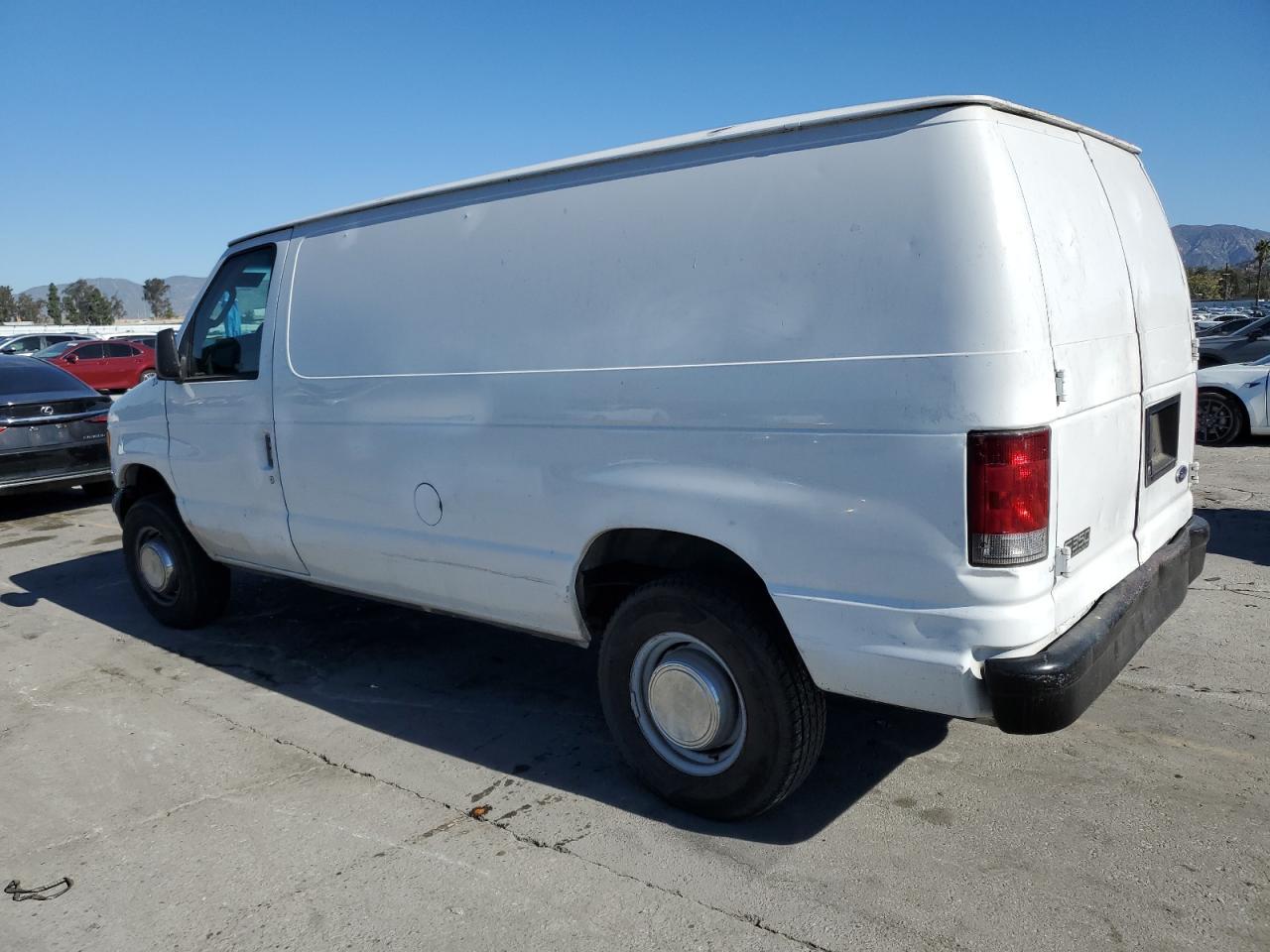 2004 Ford Econoline E350 Super Duty Van - Фото 2