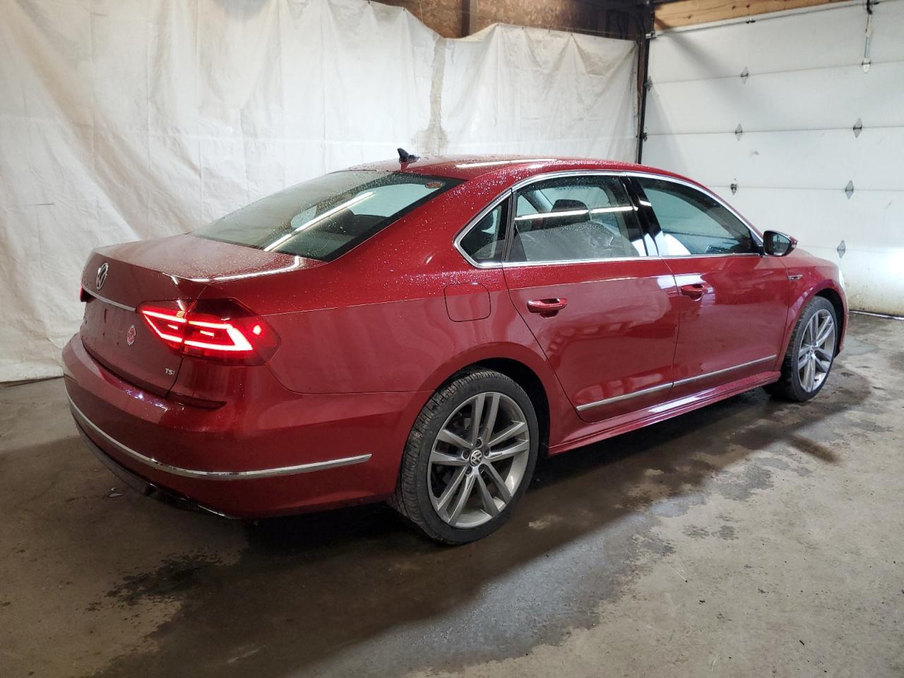 2017 Volkswagen Passat R-Line - Image 3