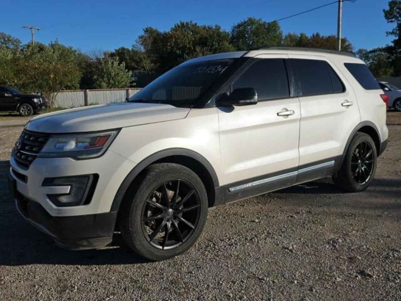 2016 Ford Explorer Xlt - Фото 2