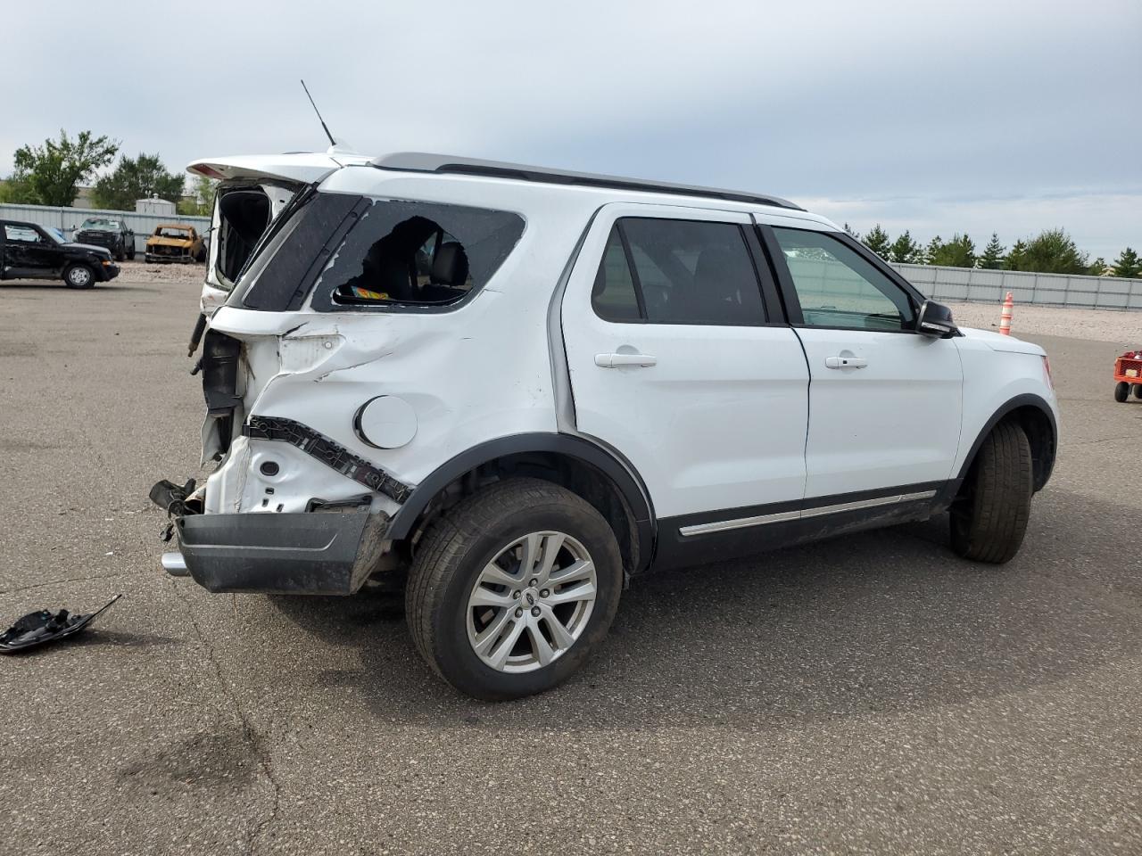 2018 Ford Explorer Xlt - Фото 3