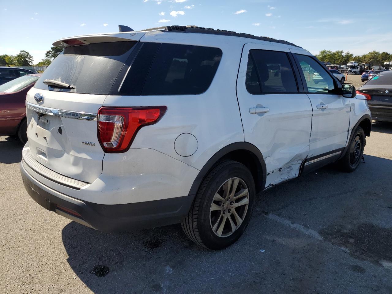 2019 Ford Explorer Xlt - Фото 3