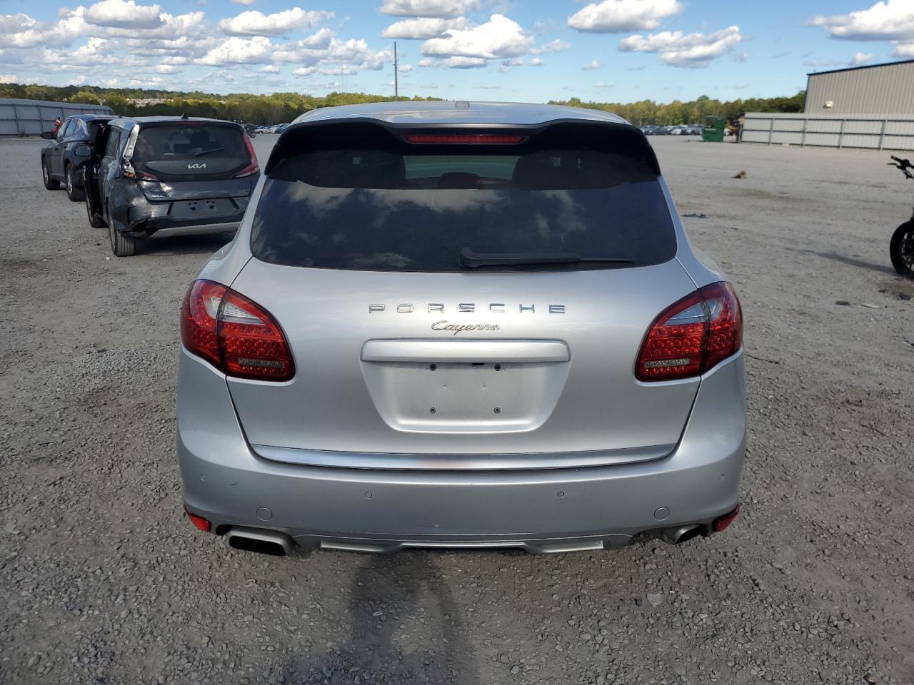 2012 Porsche Cayenne - Image 6