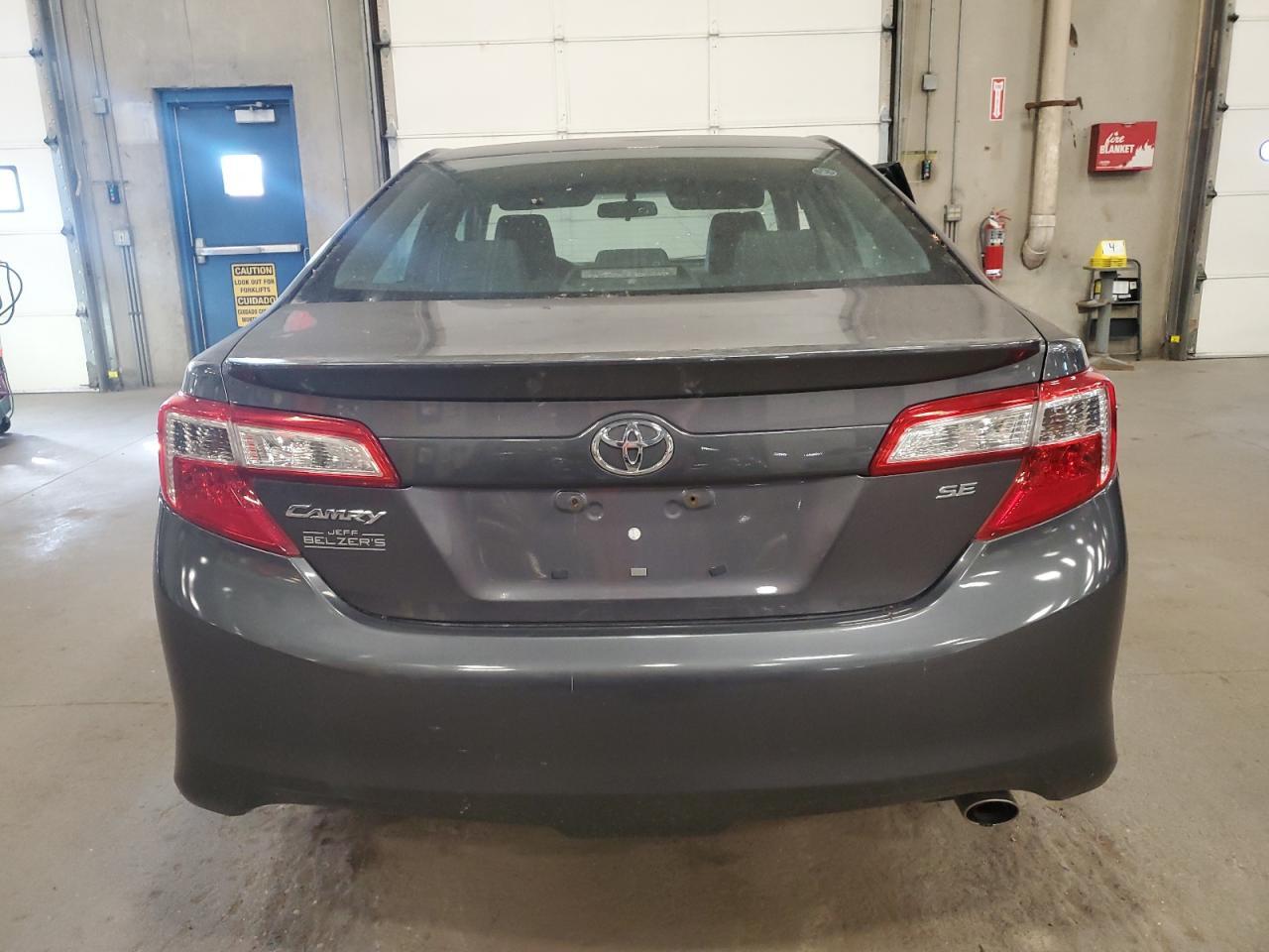 2014 Toyota Camry L - Фото 6
