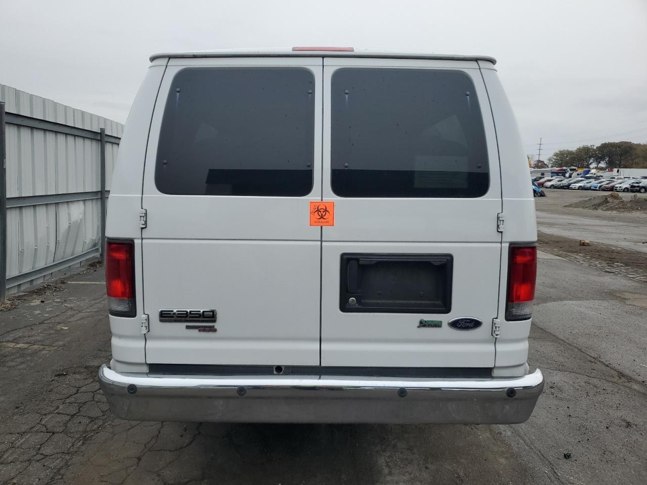 2013 Ford Econoline E350 Super Duty Wagon - Image 6