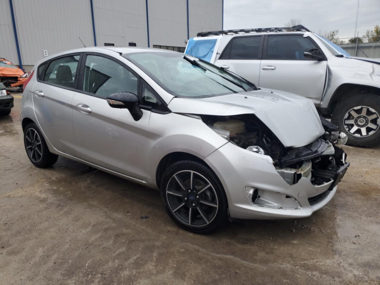 2016 Ford Fiesta Se - Фото 4