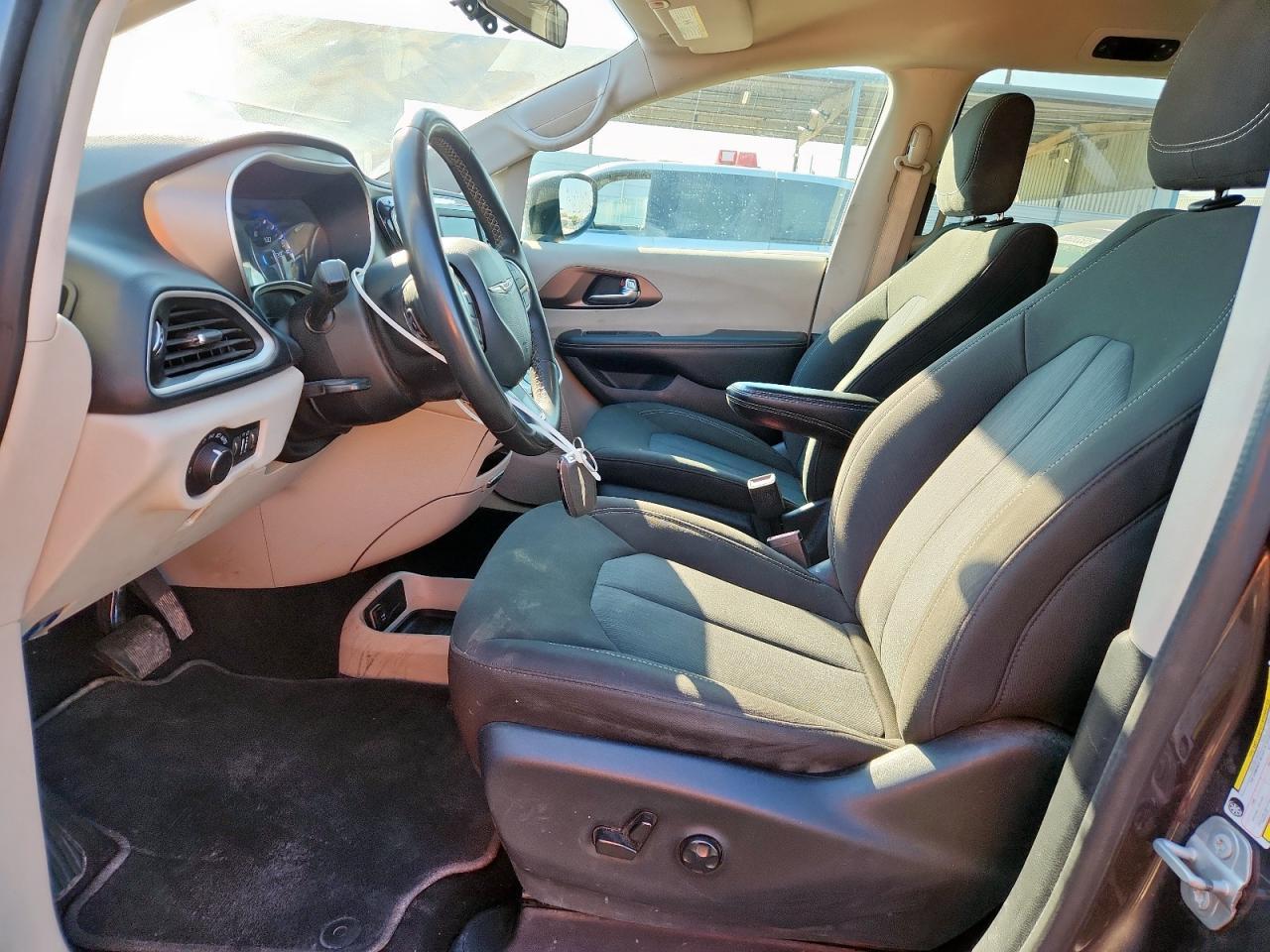 2022 Chrysler Voyager Lx - Фото 7