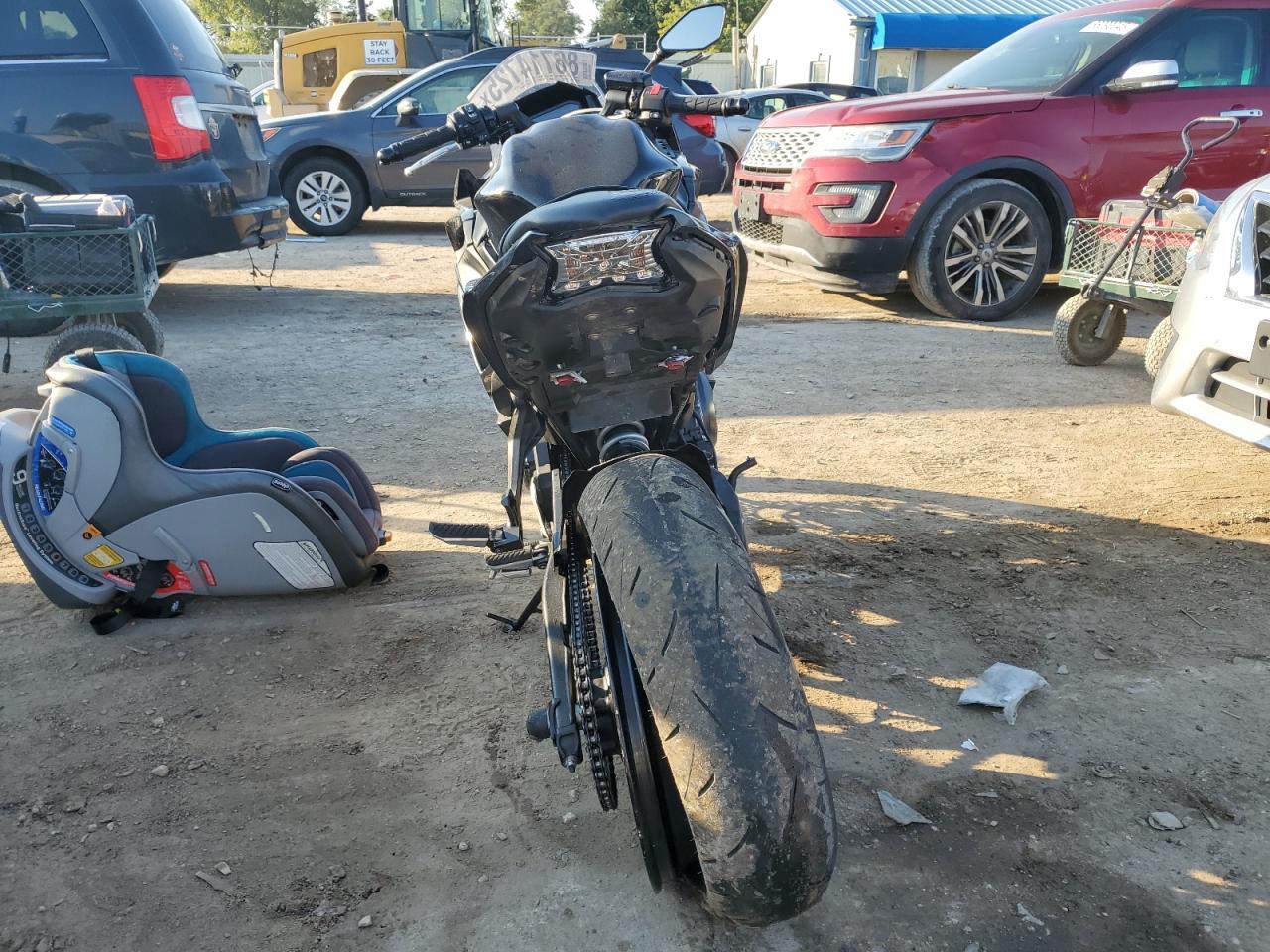 2025 Kawasaki Ex650 R - Фото 4