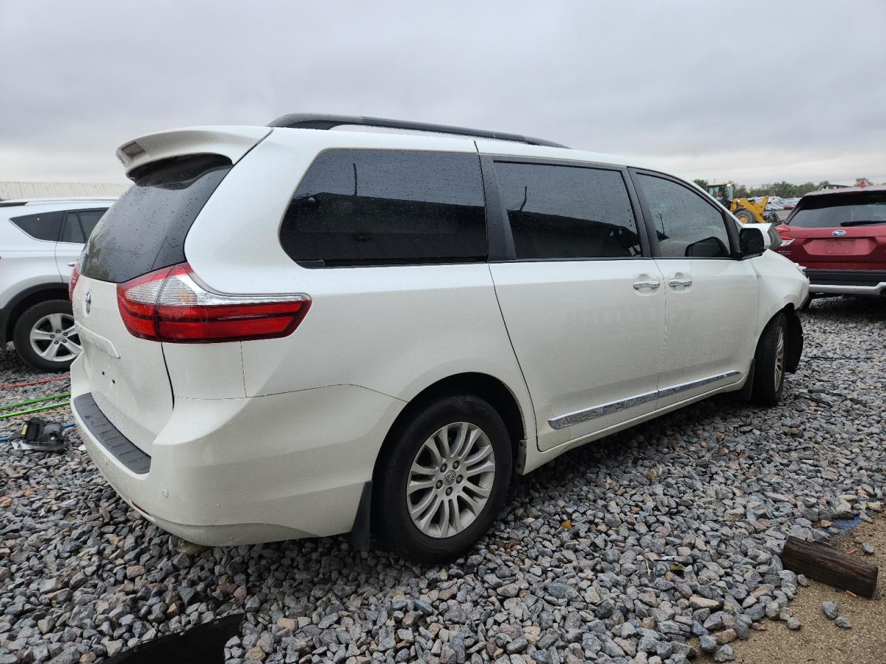 2015 Toyota Sienna Xle - Фото 3