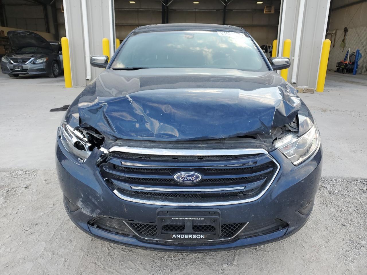 2016 Ford Taurus Limited - Image 5
