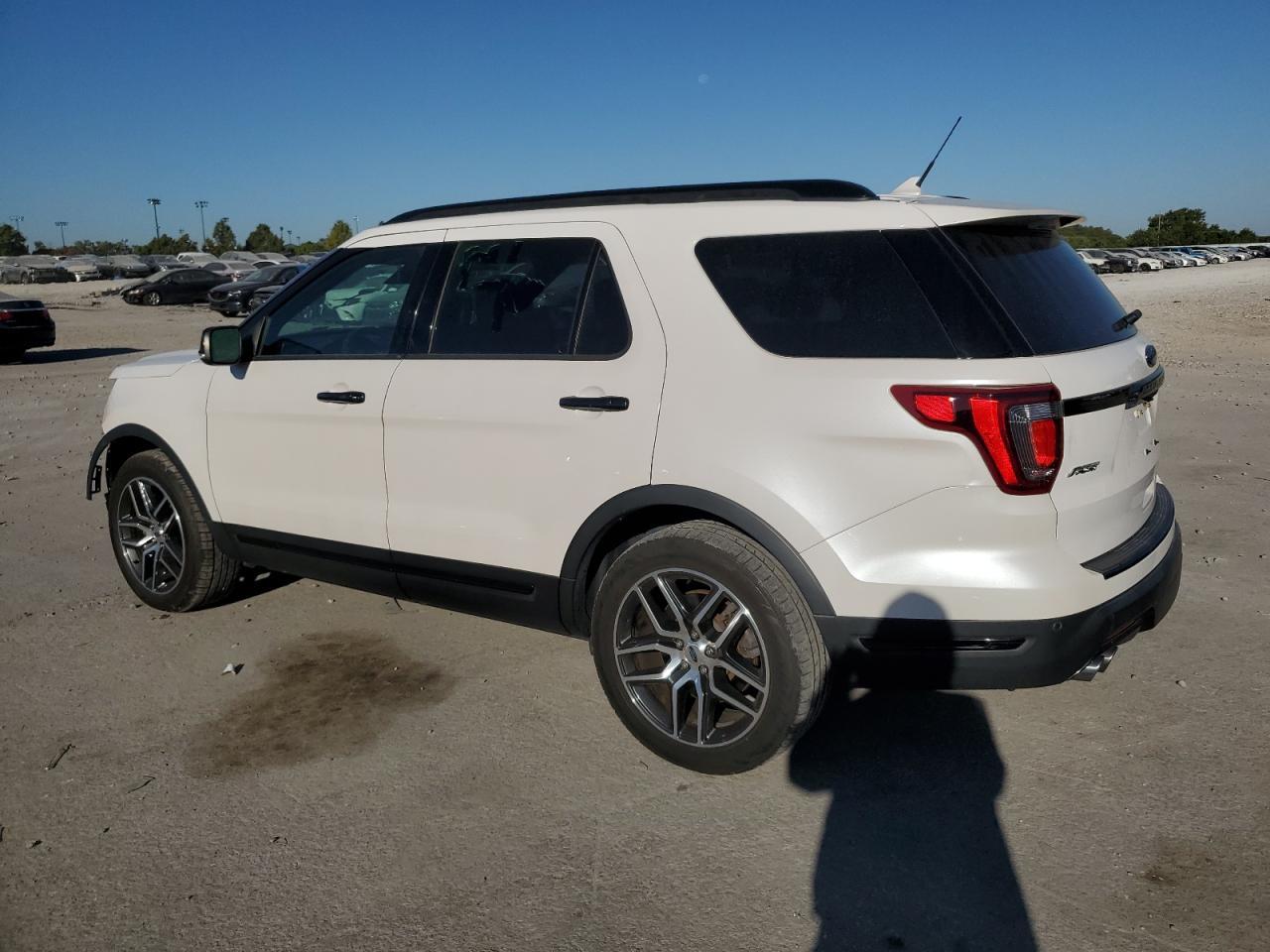 2018 Ford Explorer Sport - Image 2