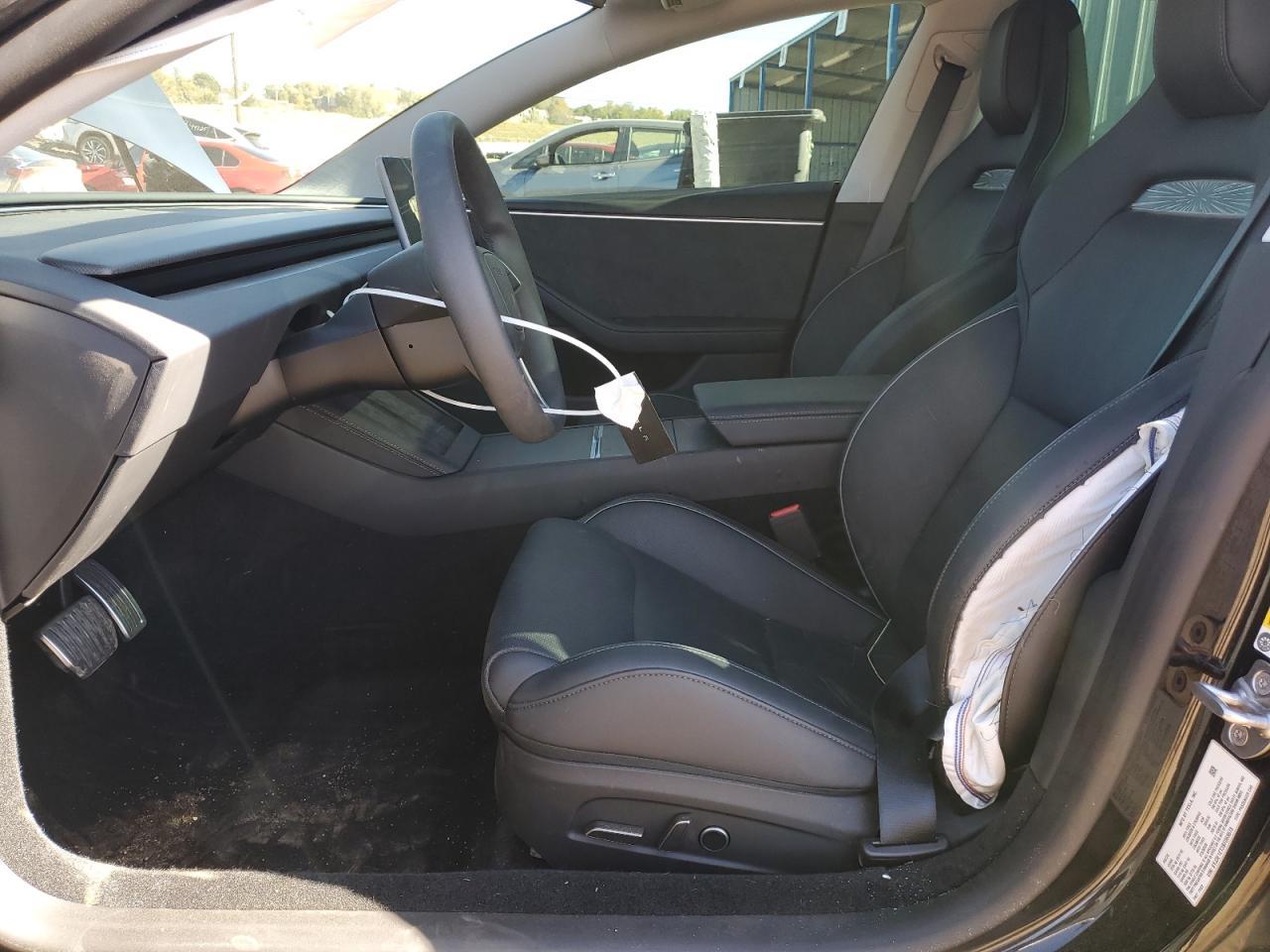 2025 Tesla Model 3 - Фото 7