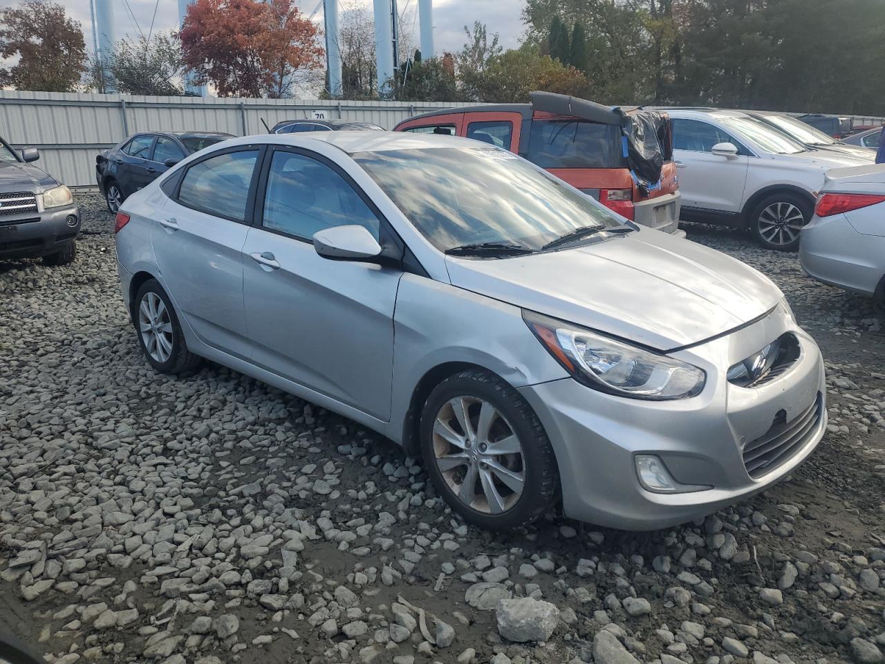 2013 Hyundai Accent Gls - Фото 4