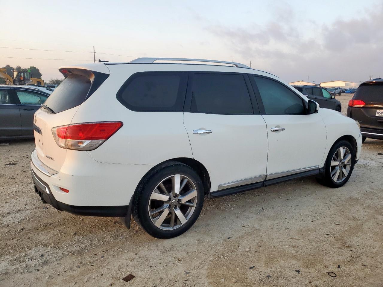 2014 Nissan Pathfinder S - Фото 3