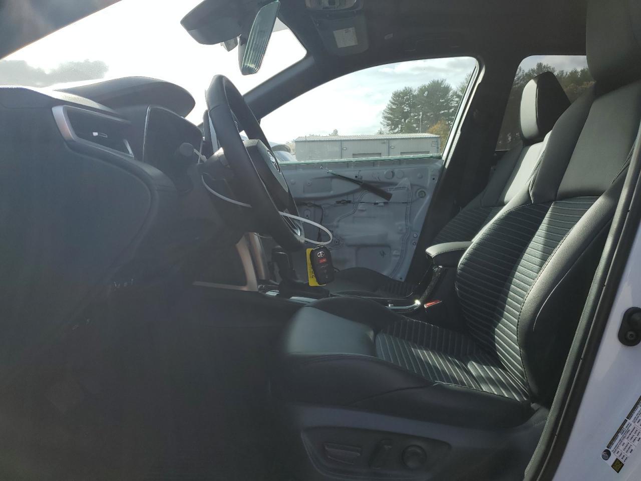 2025 Toyota Corolla Cross Se - Image 7
