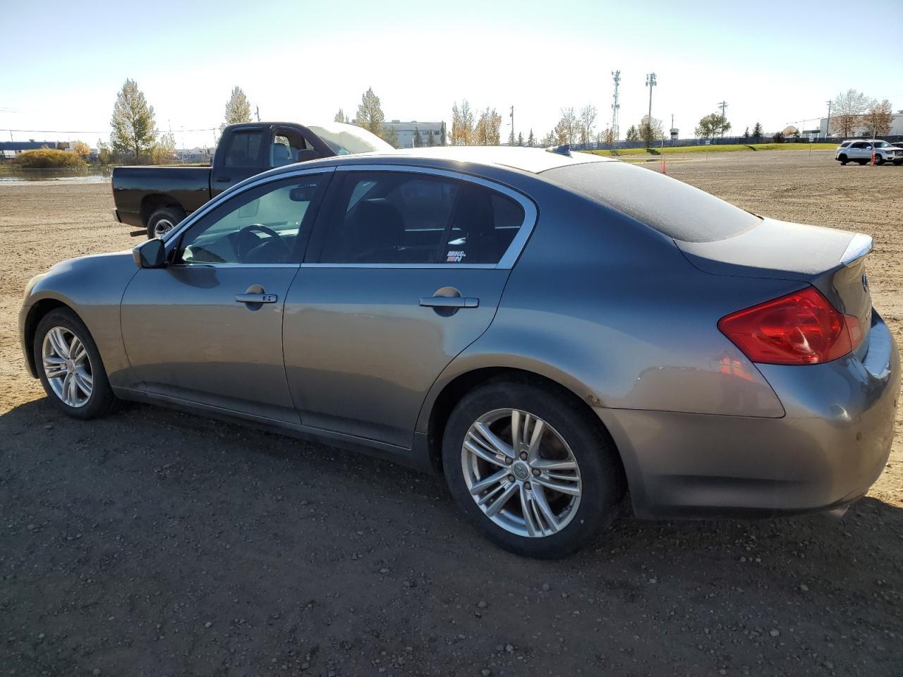 2010 Infiniti G37 - Фото 2