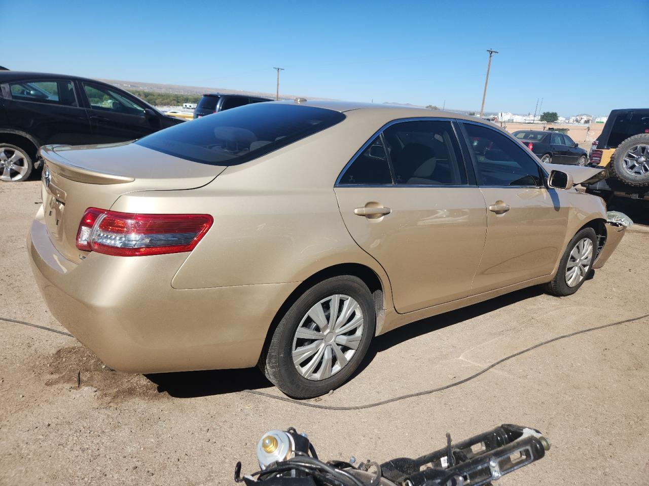 2010 Toyota Camry Base - Фото 3