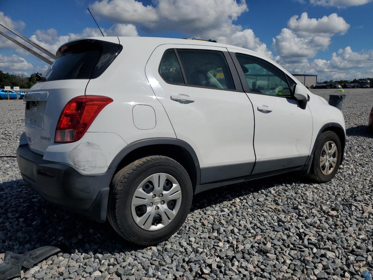 2015 Chevrolet Trax Ls - Image 3