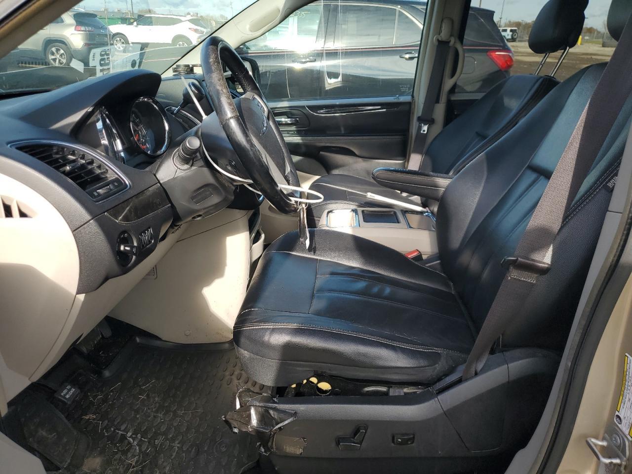 2015 Chrysler Town & Country Touring - Фото 7