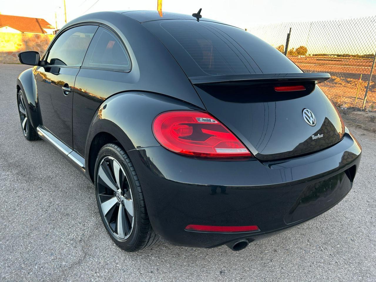 2012 Volkswagen Beetle Turbo - Фото 3