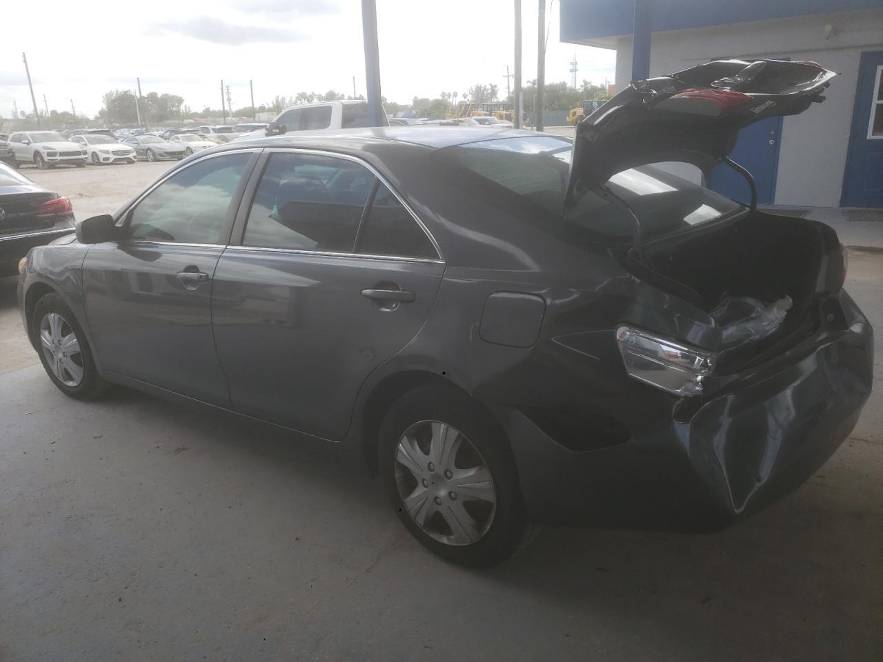 2009 Toyota Camry Base - Фото 2
