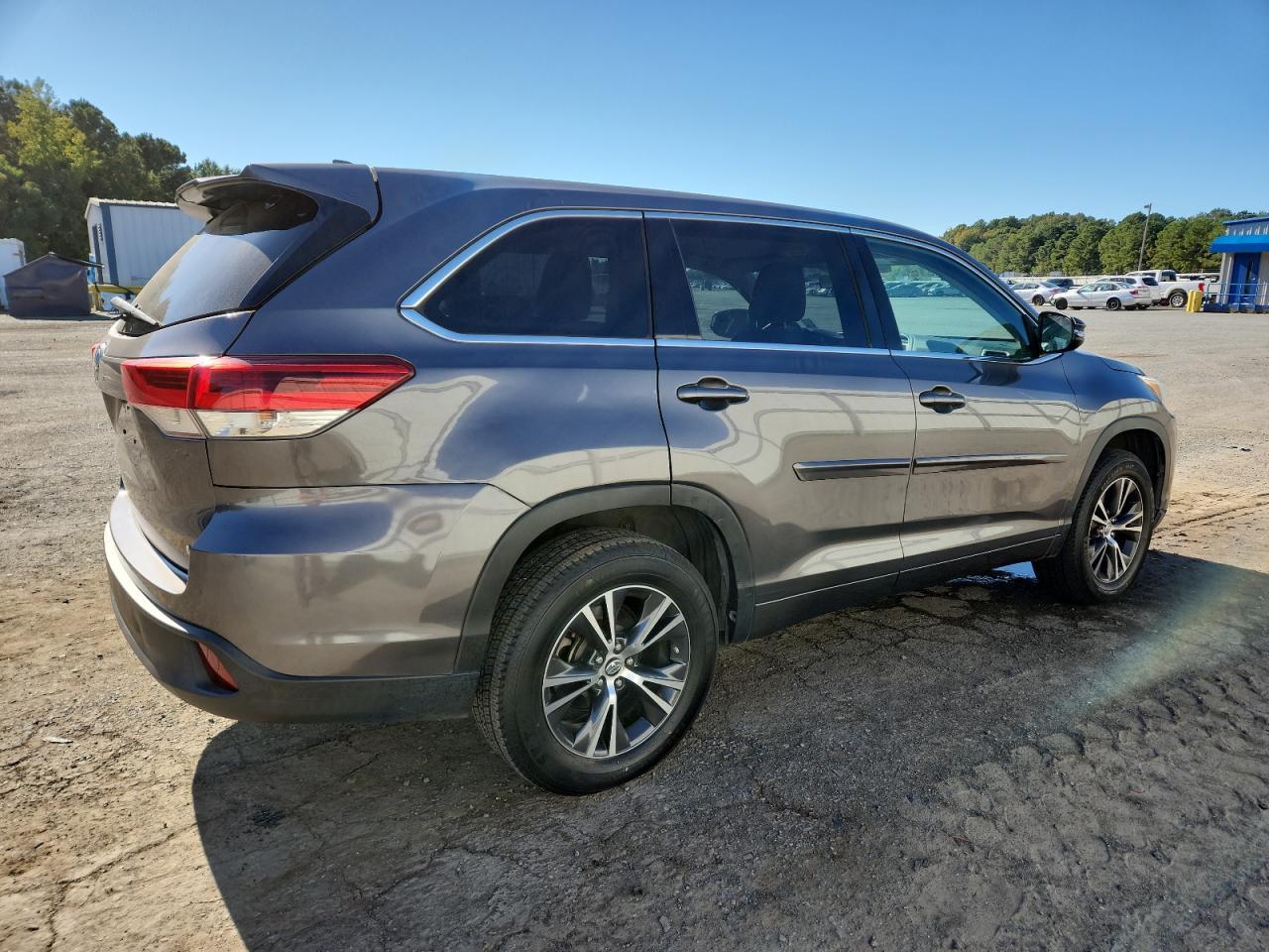 2017 Toyota Highlander Le - Фото 3
